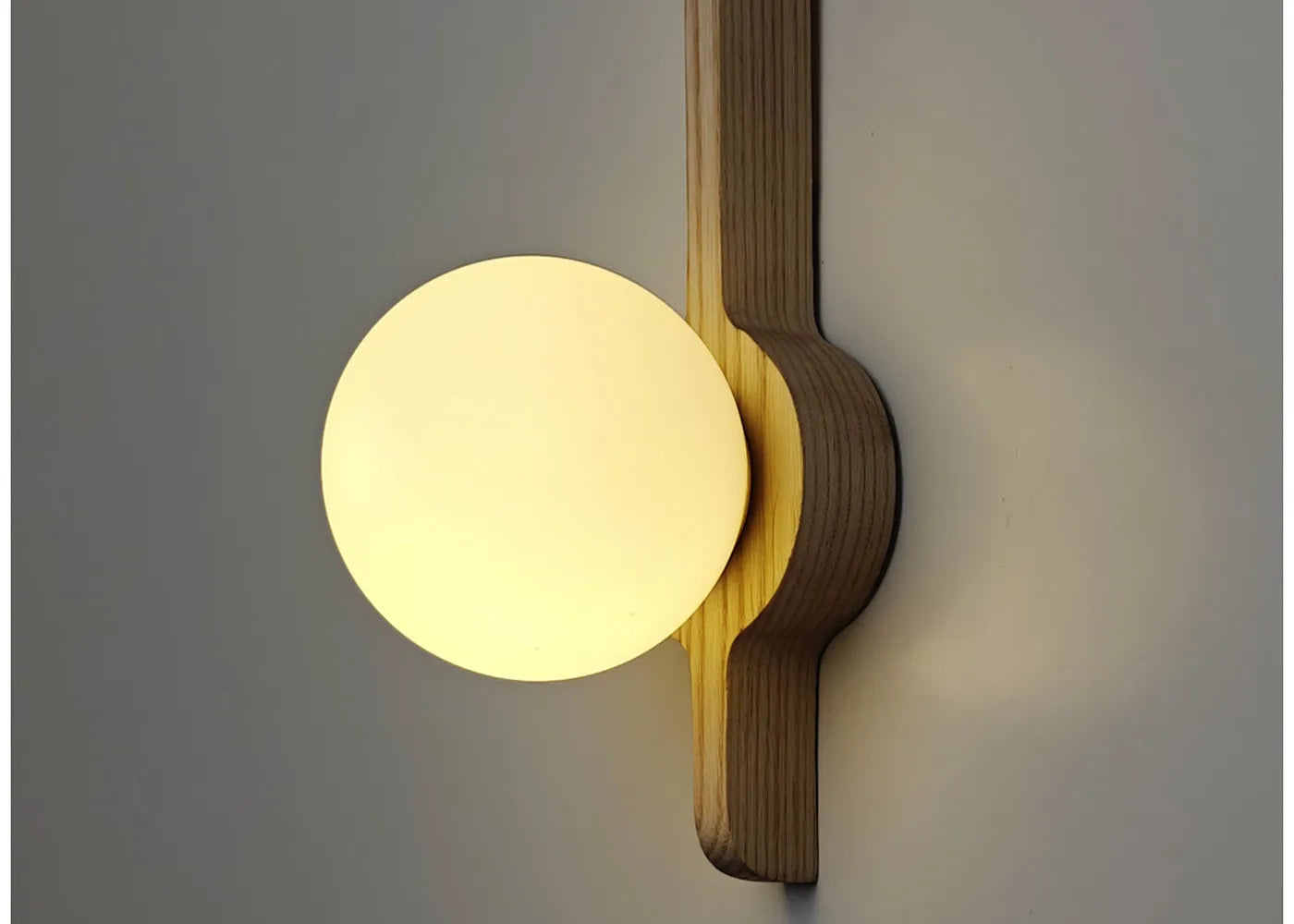 Minimalist Wall Sconce for Living Room - Spherical design